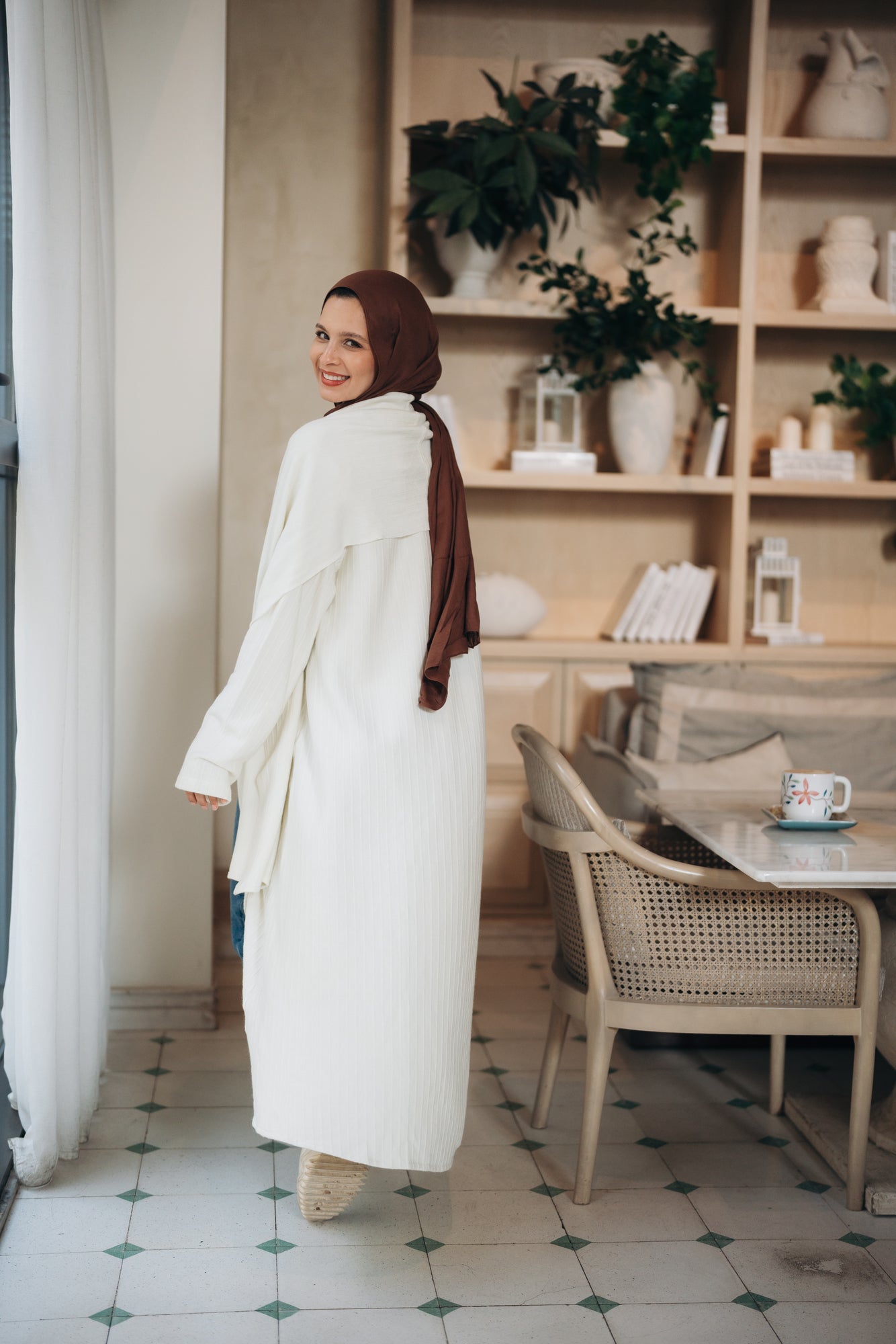 WHITE ELEGANCE HIGH-LOW CARDIGAN